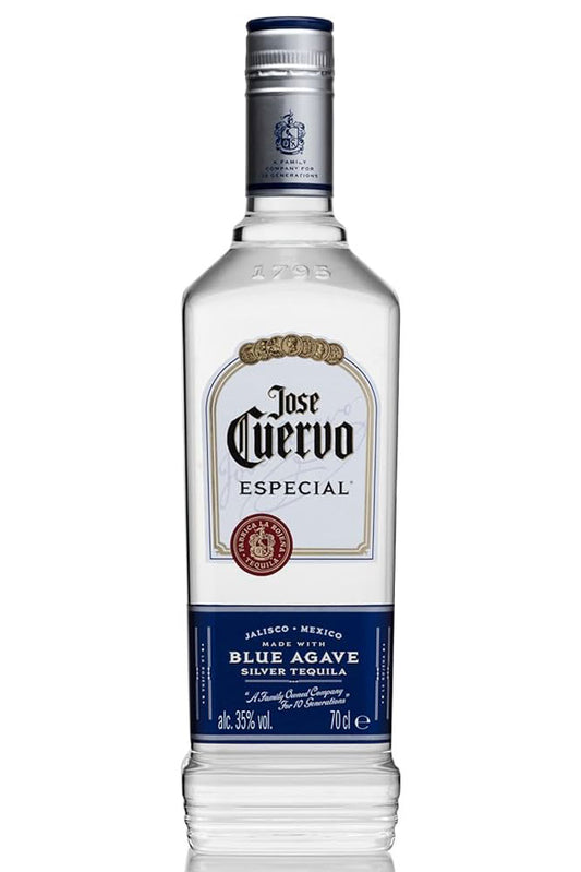 Botella de Tequila José Cuervo Blanco 70 cl, tequila joven y suave con notas cítricas. Ideal para margaritas y cócteles tropicales.
