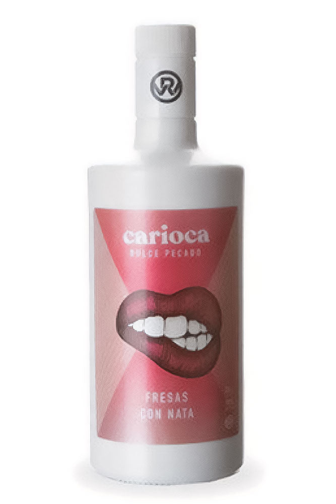 Botella de Tequila Rosa Carioca 70 cl, aromatizado, de color rosado y perfil floral. Suave, dulce y perfecto para cócteles modernos.