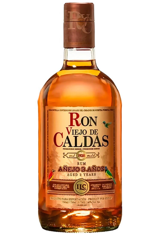 Botella de 1 litro de Ron Viejo de Caldas 3 Años, ron colombiano 35 % vol., color ámbar, aroma de caramelo y fruta madura.