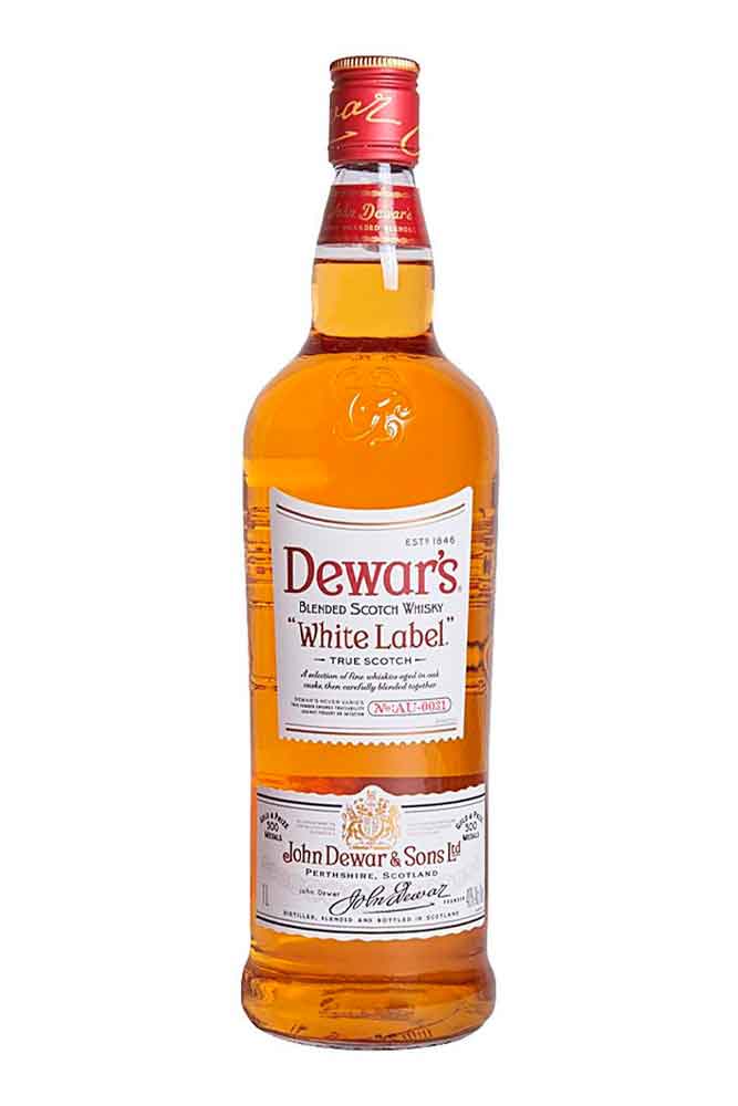 Botella de 1 L de Dewar’s White Label. Blended escocés dorado 40º. Suave y ligero, con vainilla, caramelo y toque floral. Creado en 1899.