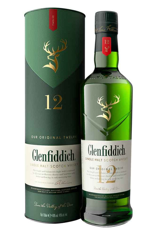 Botella de 70 cl de Glenfiddich 12 Años. Single Malt escocés dorado 40º. Fresco, con notas de pera y manzana. Madurado en barricas de bourbon y jerez.